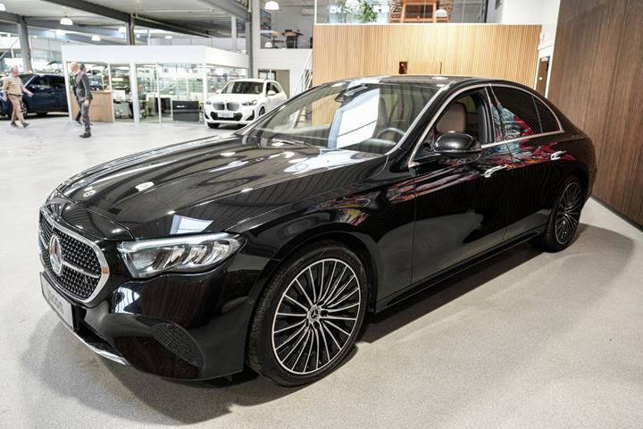 Sort Mercedes E300 e fra 2023