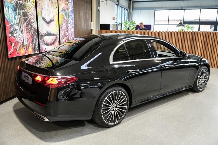 Sort Mercedes E300 e fra 2023