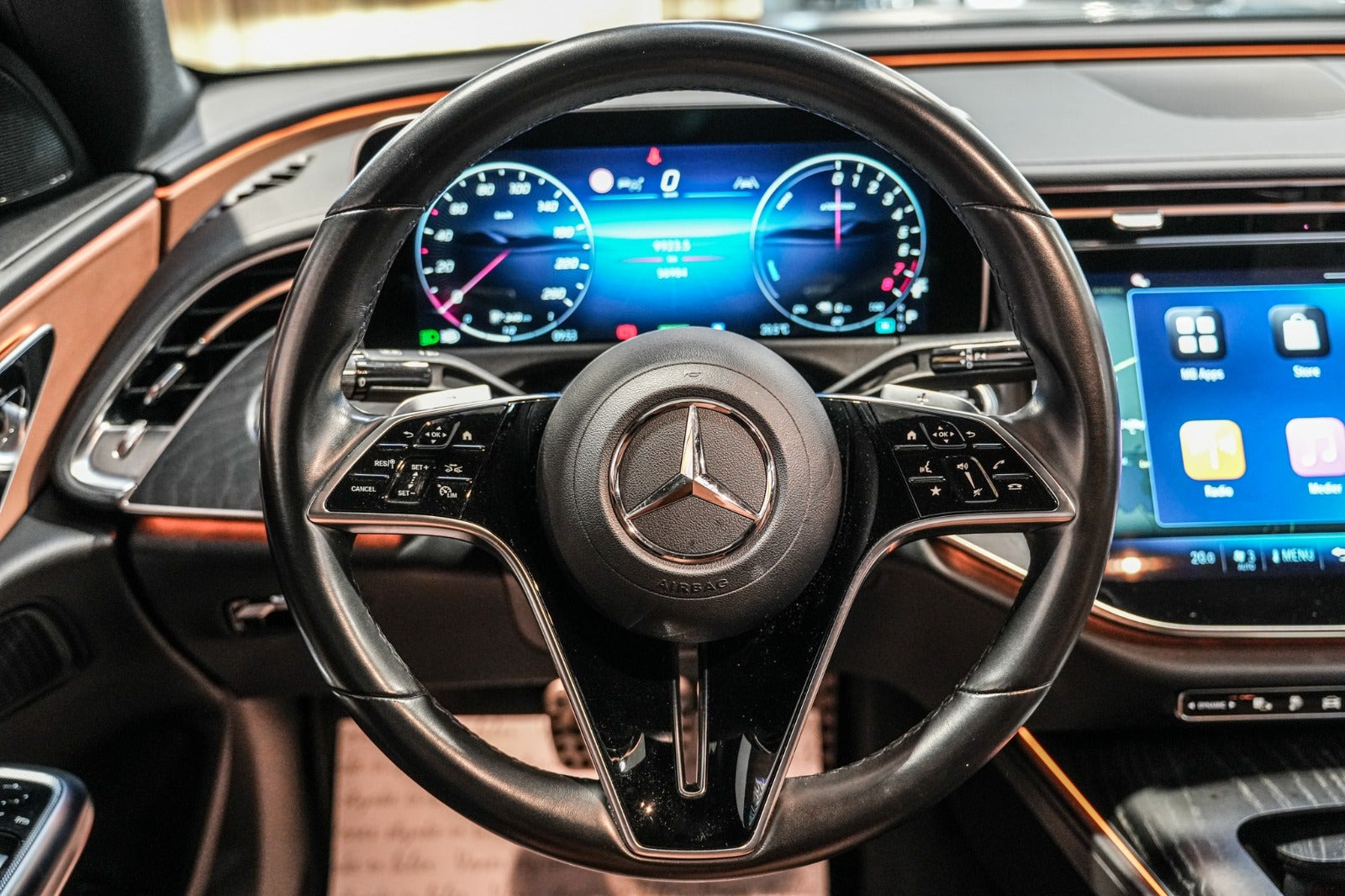 Sort Mercedes E300 e fra 2023