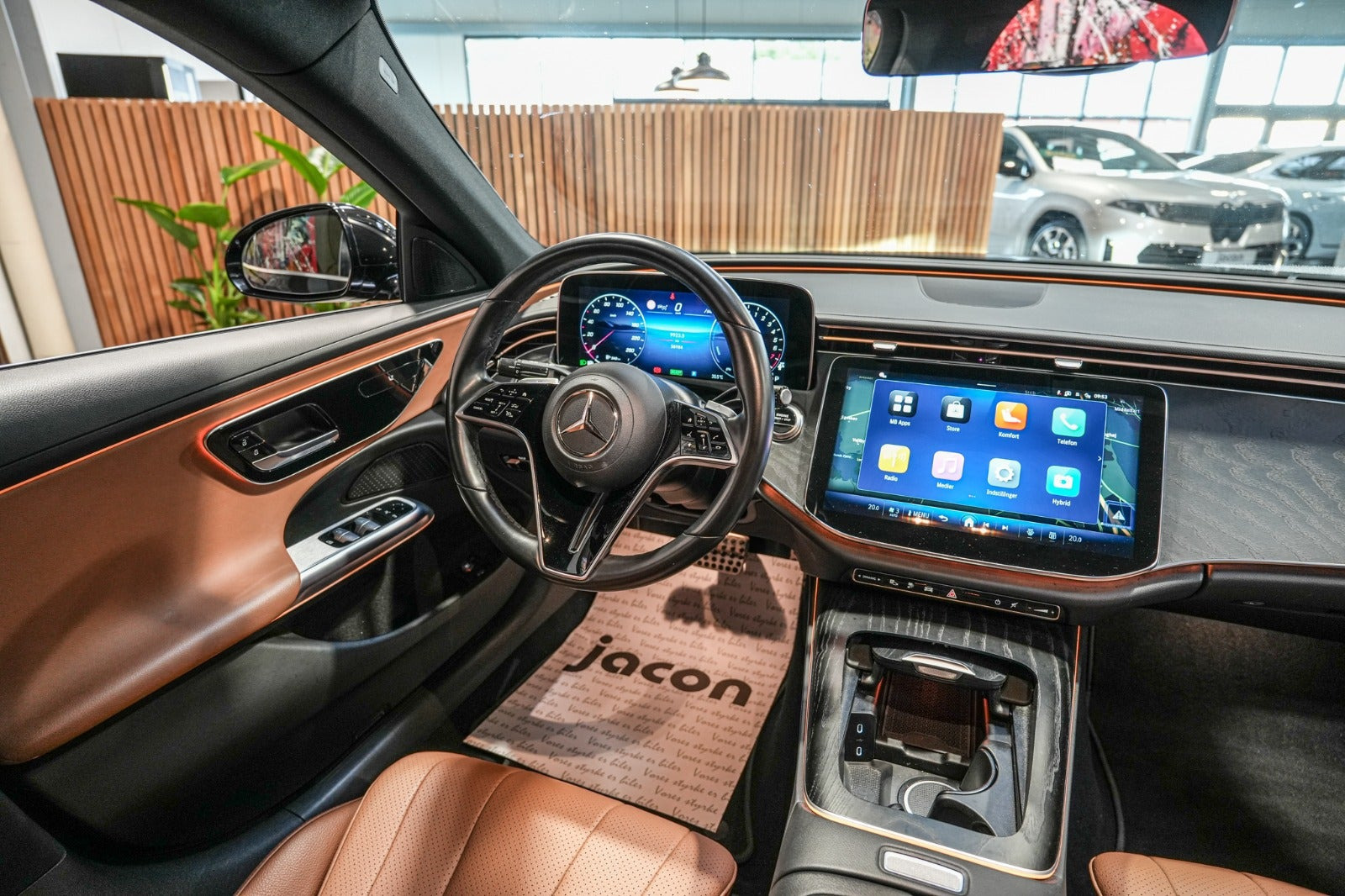 Sort Mercedes E300 e fra 2023