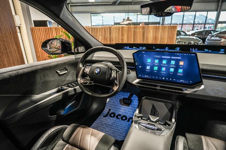 Sort BMW iX3 fra 2026
