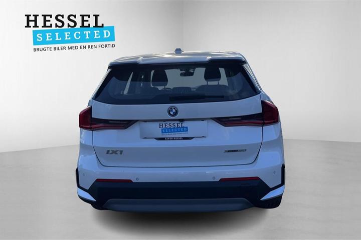 Hvid BMW iX1 fra 2023