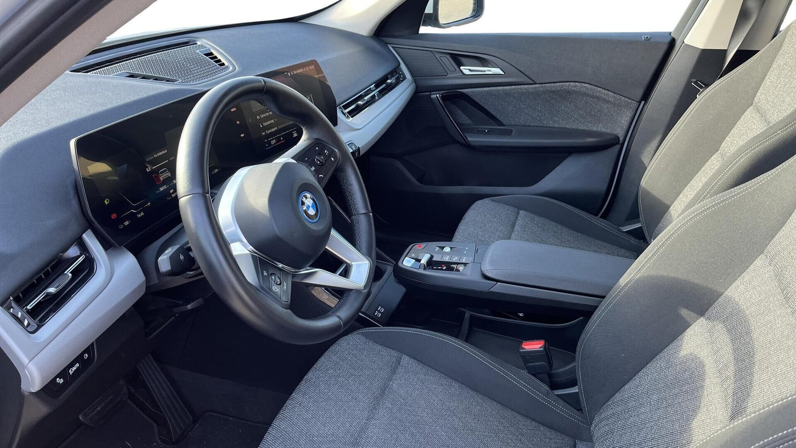 Hvid BMW iX1 fra 2023