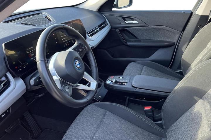 Hvid BMW iX1 fra 2023