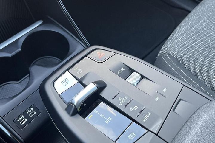 Hvid BMW iX1 fra 2023