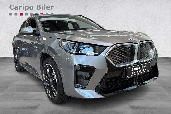 Grå BMW iX2 fra 2025