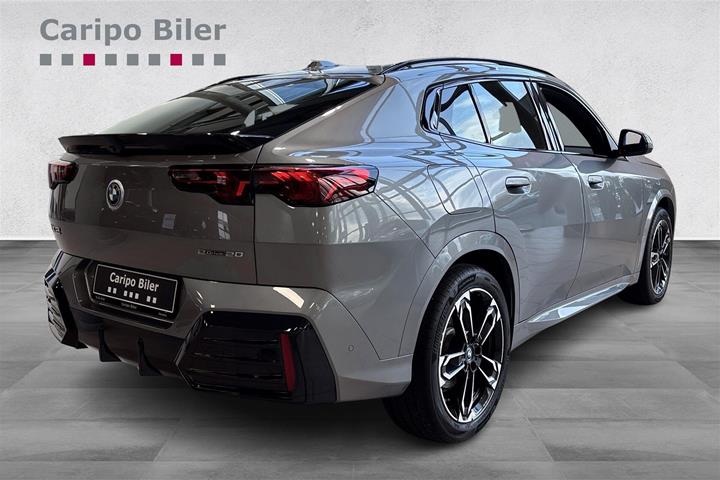 Grå BMW iX2 fra 2025