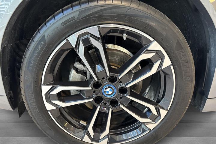 Grå BMW iX2 fra 2025