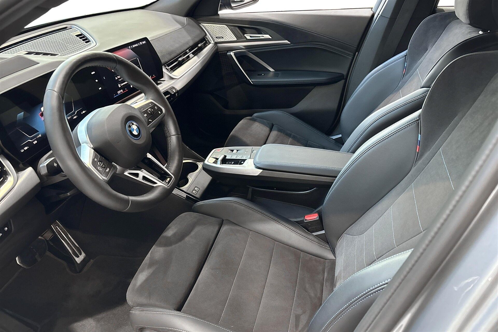 Grå BMW iX2 fra 2025