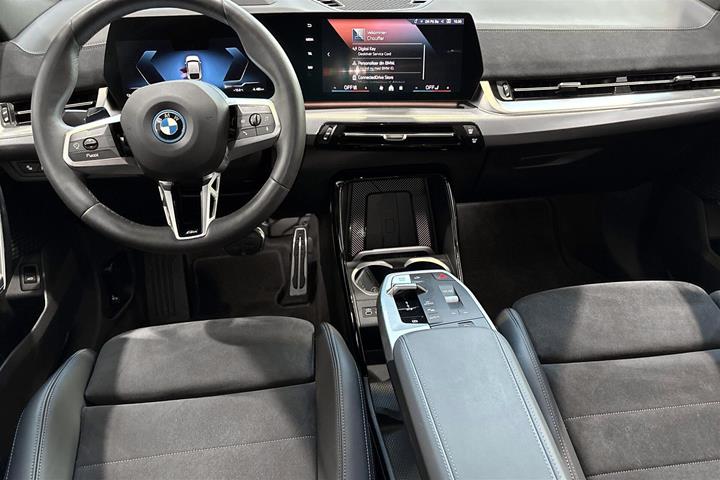 Grå BMW iX2 fra 2025