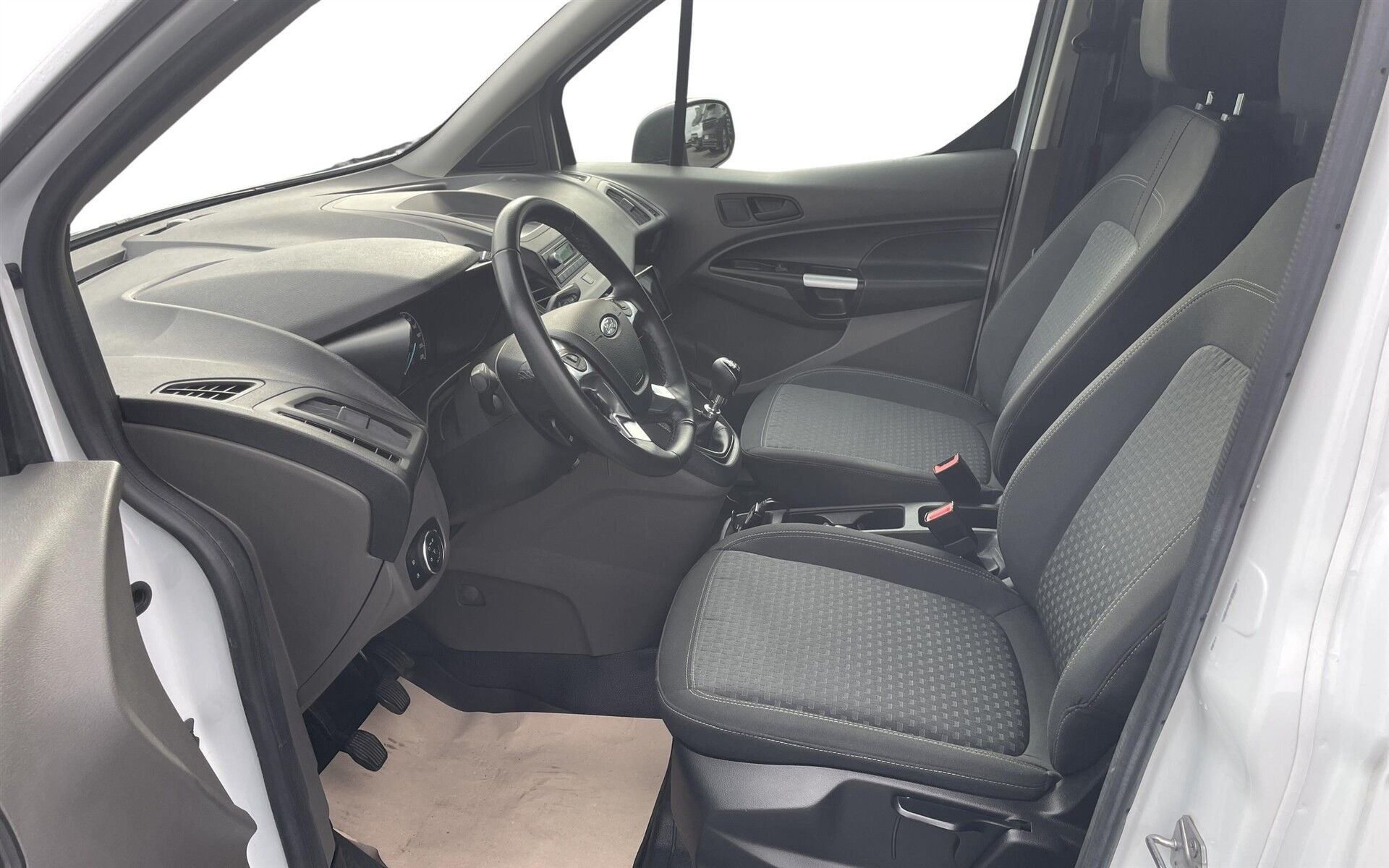 Hvid Ford Transit Connect fra 2023
