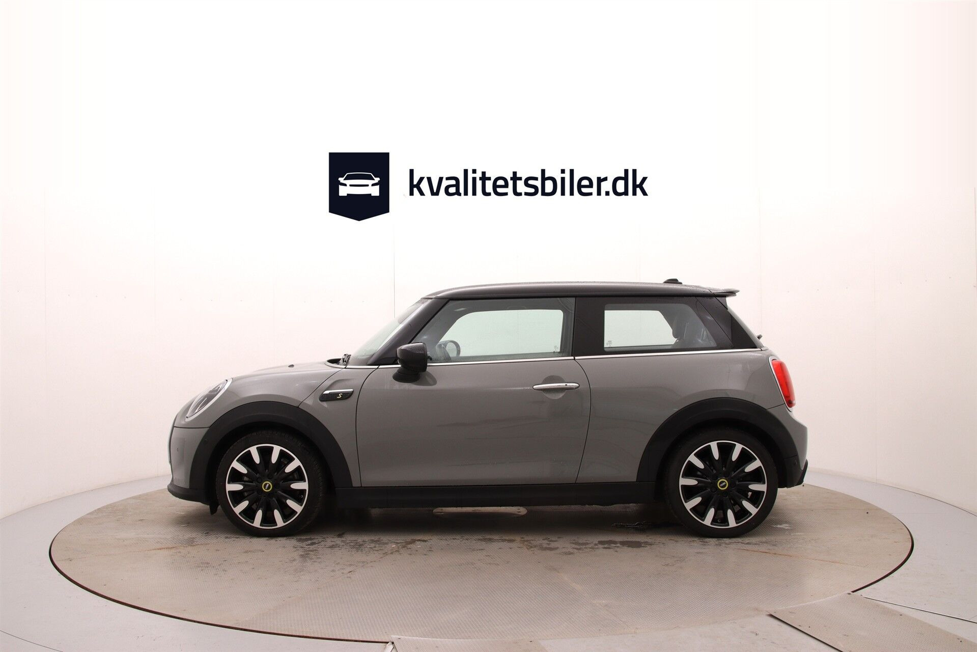Grå Mini Cooper fra 2022