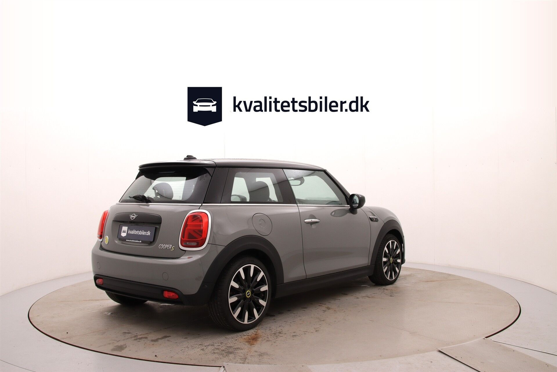 Grå Mini Cooper fra 2022