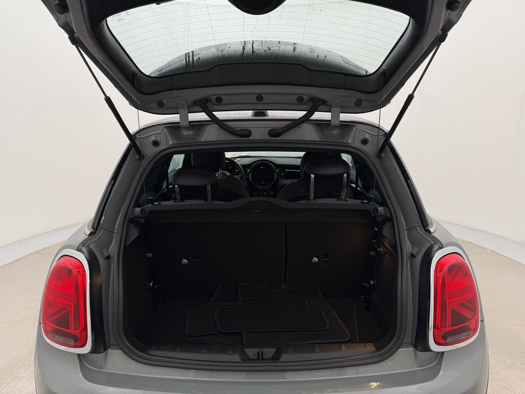 Grå Mini Cooper fra 2022