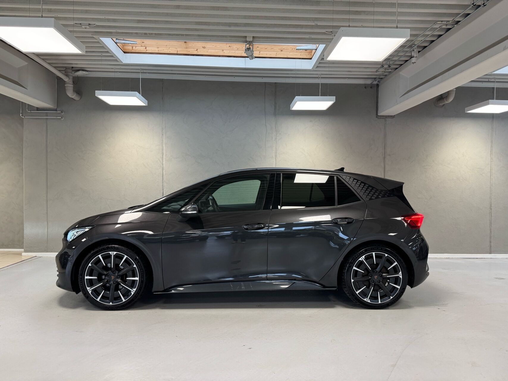 Grå Cupra Born fra 2022