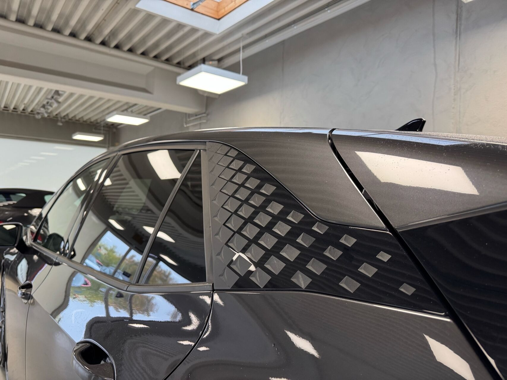 Grå Cupra Born fra 2022
