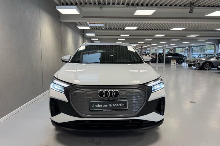 Hvid Audi Q4 fra 2023