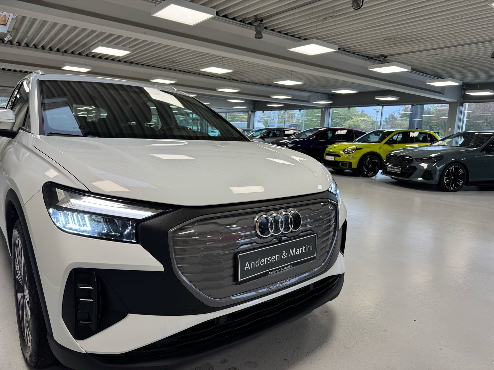 Hvid Audi Q4 fra 2023