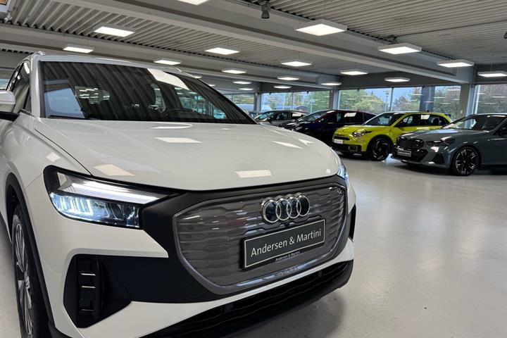 Hvid Audi Q4 fra 2023