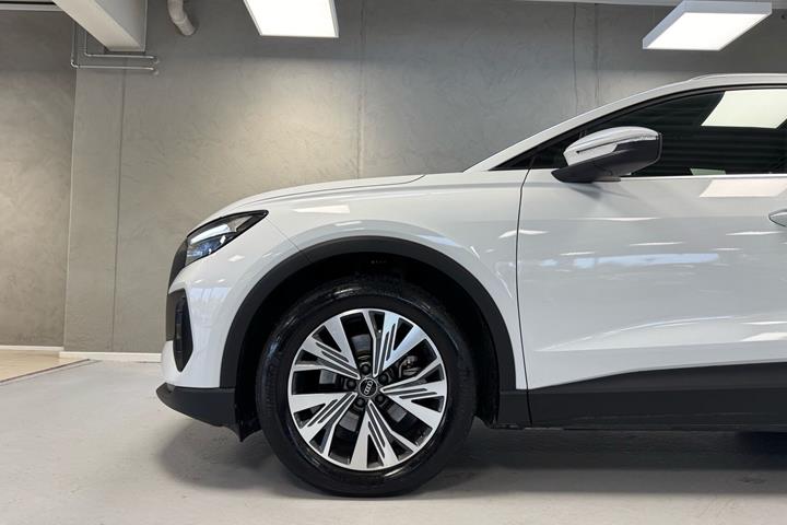 Hvid Audi Q4 fra 2023
