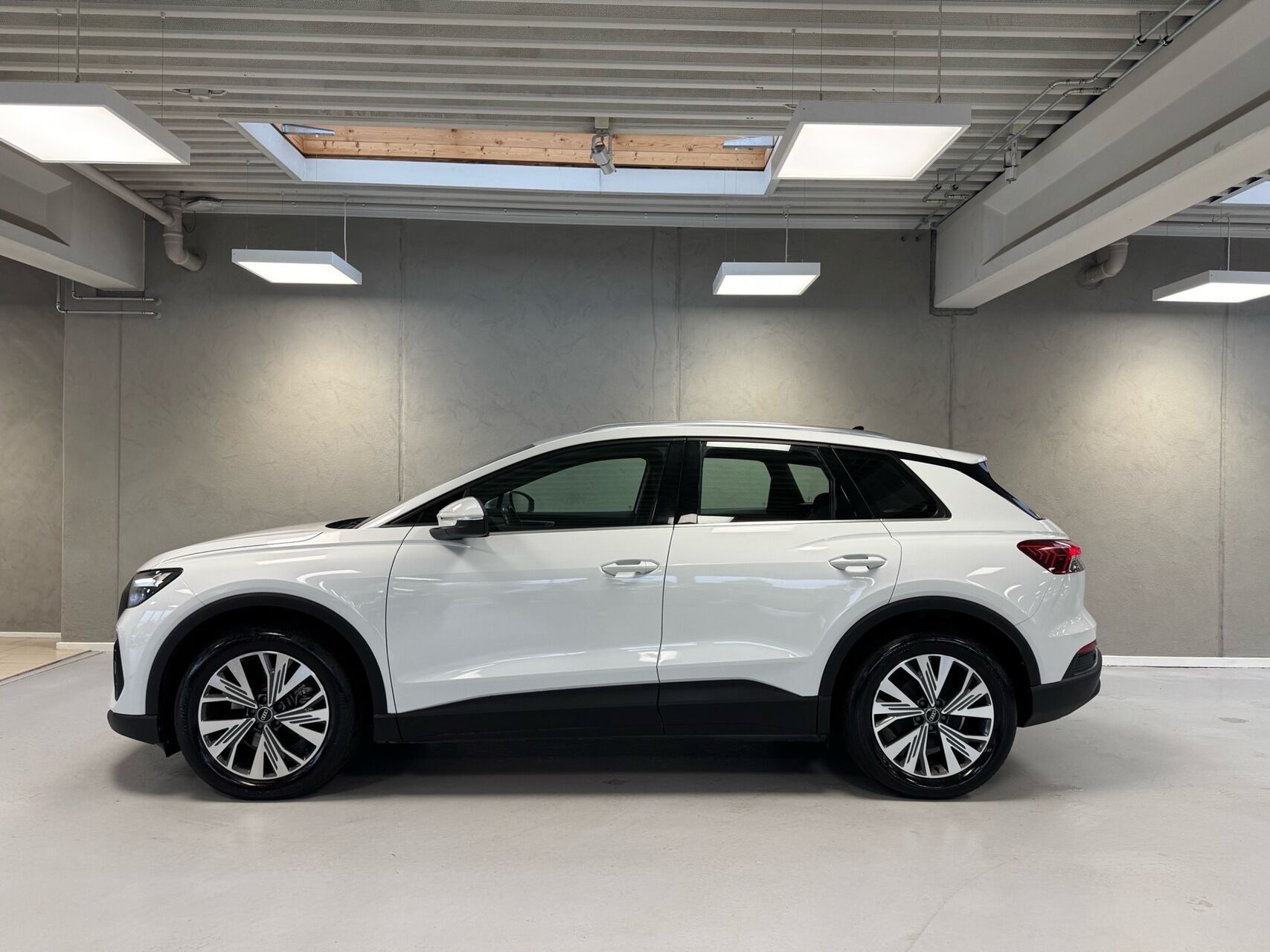 Hvid Audi Q4 fra 2023