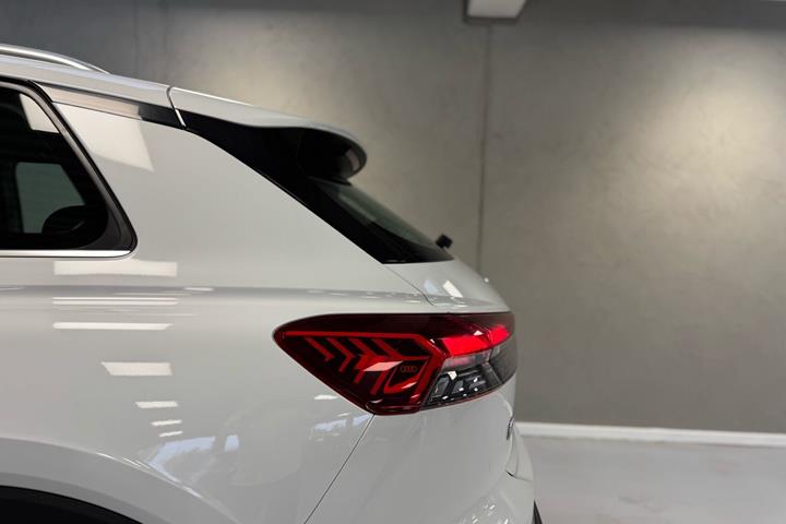 Hvid Audi Q4 fra 2023