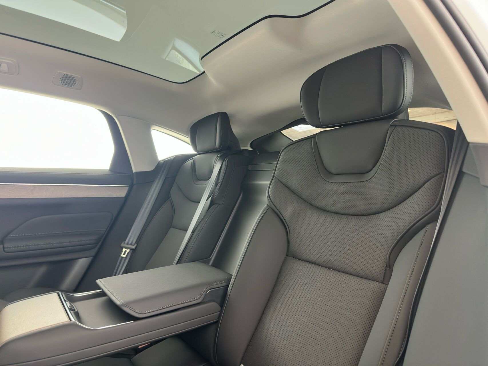 Hvid Volvo ES90 fra 2026