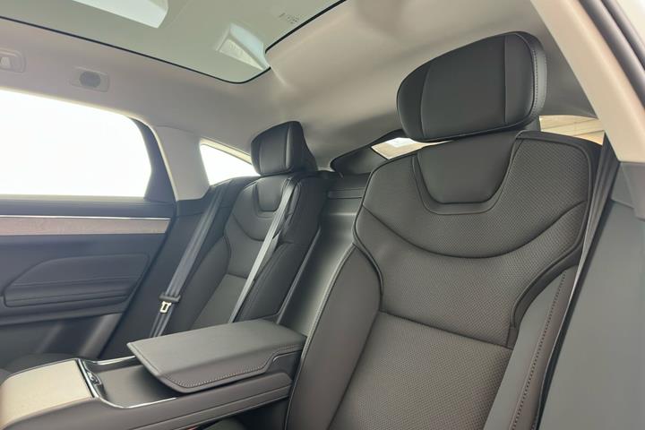Hvid Volvo ES90 fra 2026