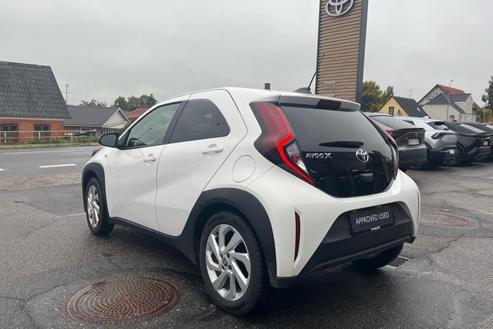 Hvid Toyota Aygo X fra 2026