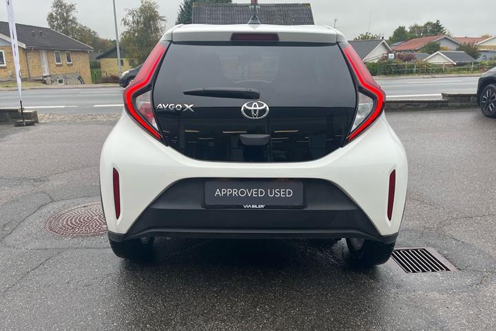 Hvid Toyota Aygo X fra 2026