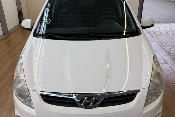 Hvid Hyundai i20 fra 2010