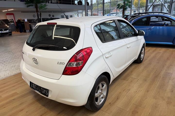 Hvid Hyundai i20 fra 2010