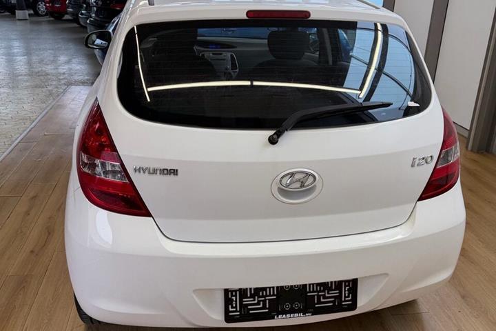 Hvid Hyundai i20 fra 2010
