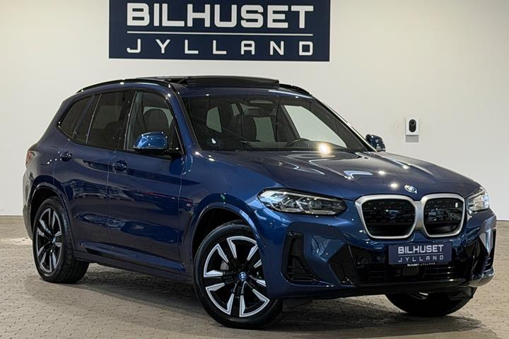 Blå BMW iX3 fra 2023