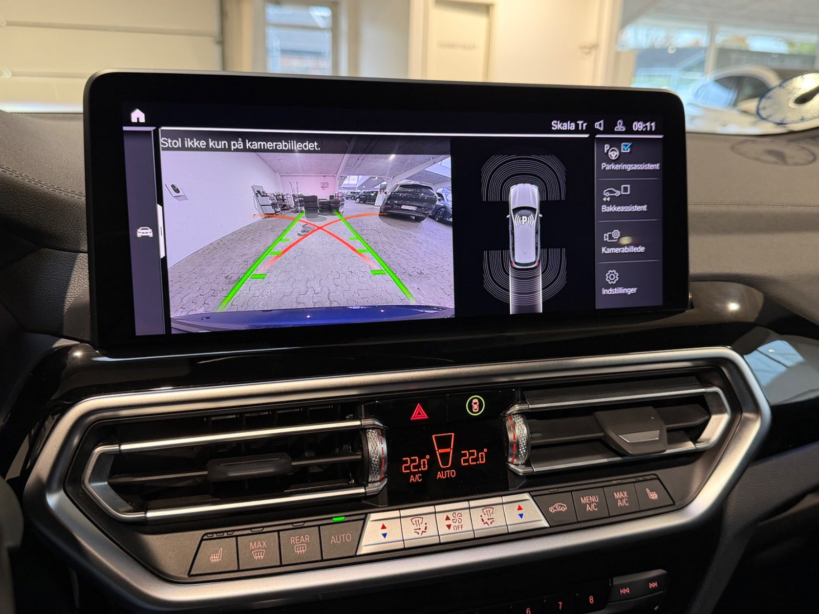 Blå BMW iX3 fra 2023