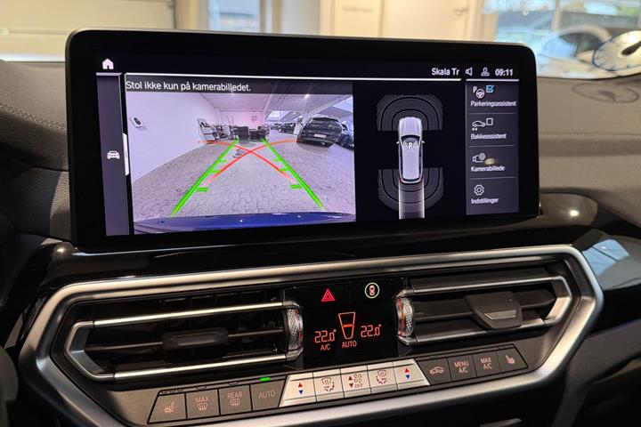 Blå BMW iX3 fra 2023