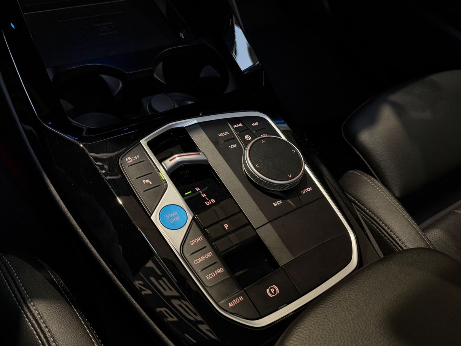Blå BMW iX3 fra 2023