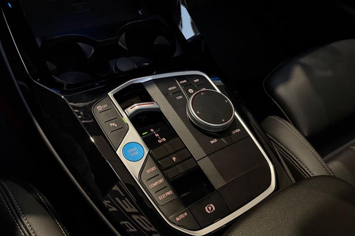 Blå BMW iX3 fra 2023