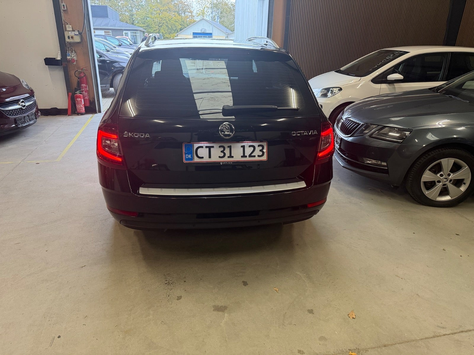 Sort Skoda Octavia fra 2019