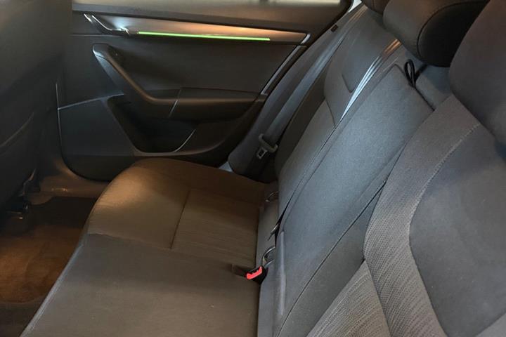 Sort Skoda Octavia fra 2019