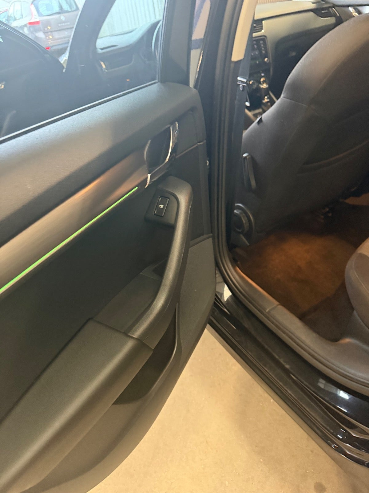 Sort Skoda Octavia fra 2019