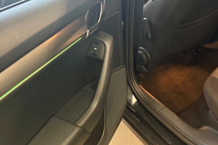 Sort Skoda Octavia fra 2019