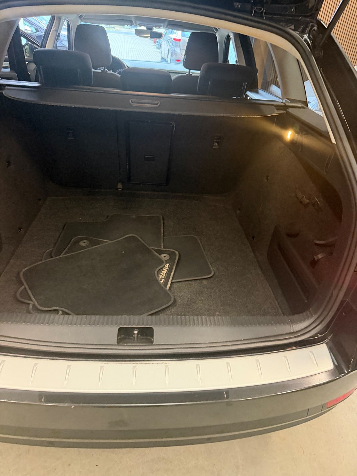 Sort Skoda Octavia fra 2019