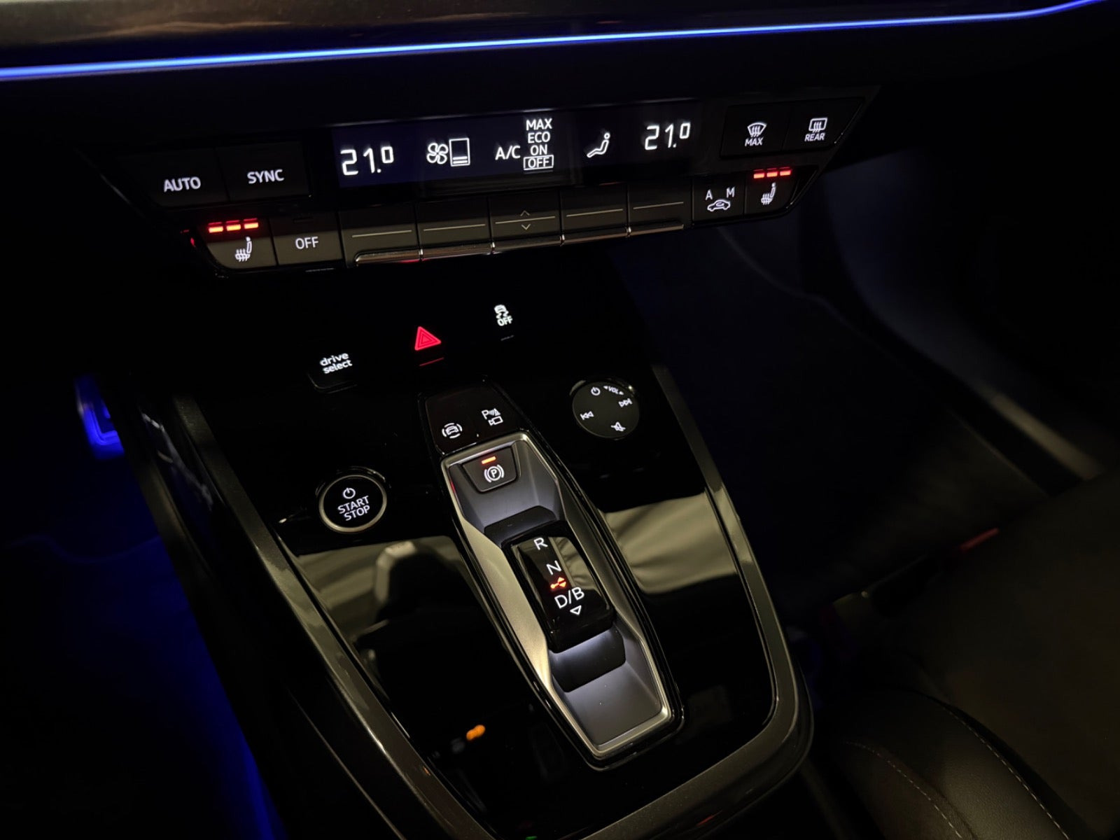 Grå Audi Q4 e-tron fra 2024