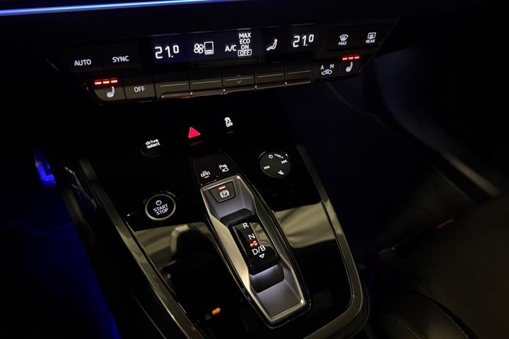 Grå Audi Q4 e-tron fra 2024
