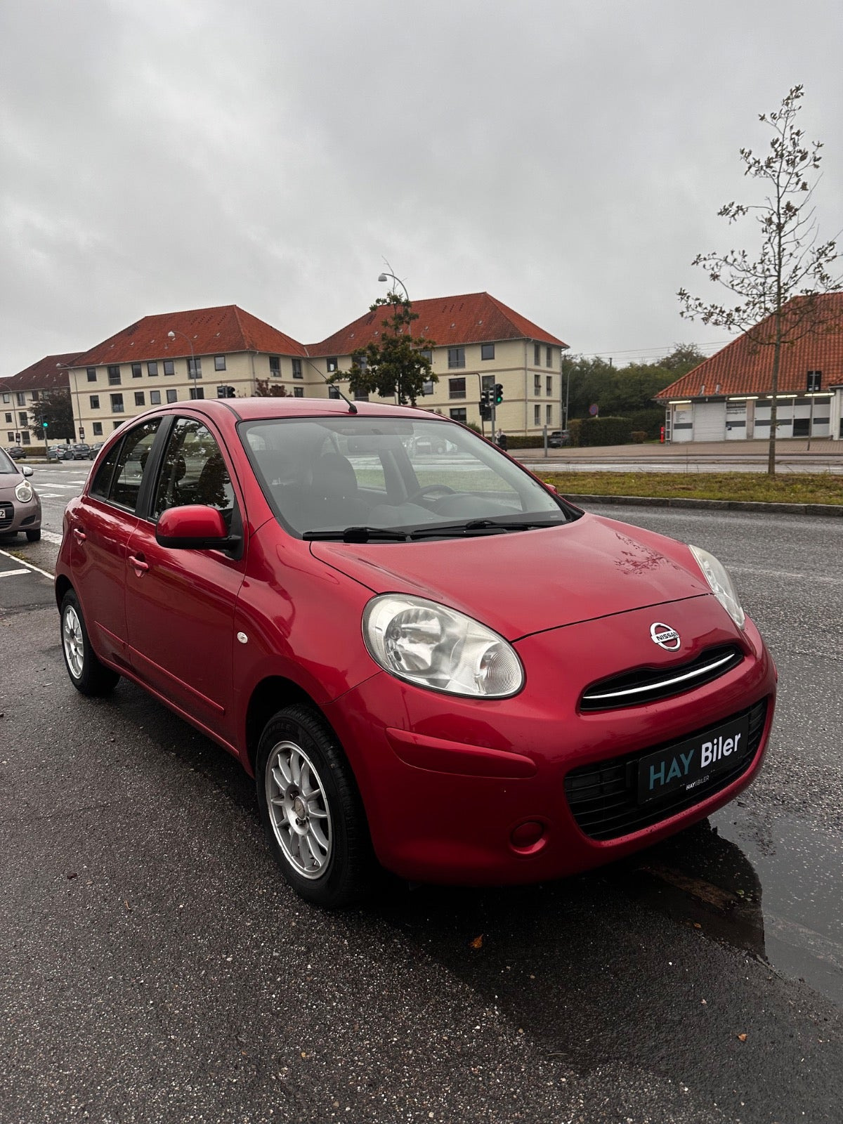 Rød Nissan Micra fra 2011