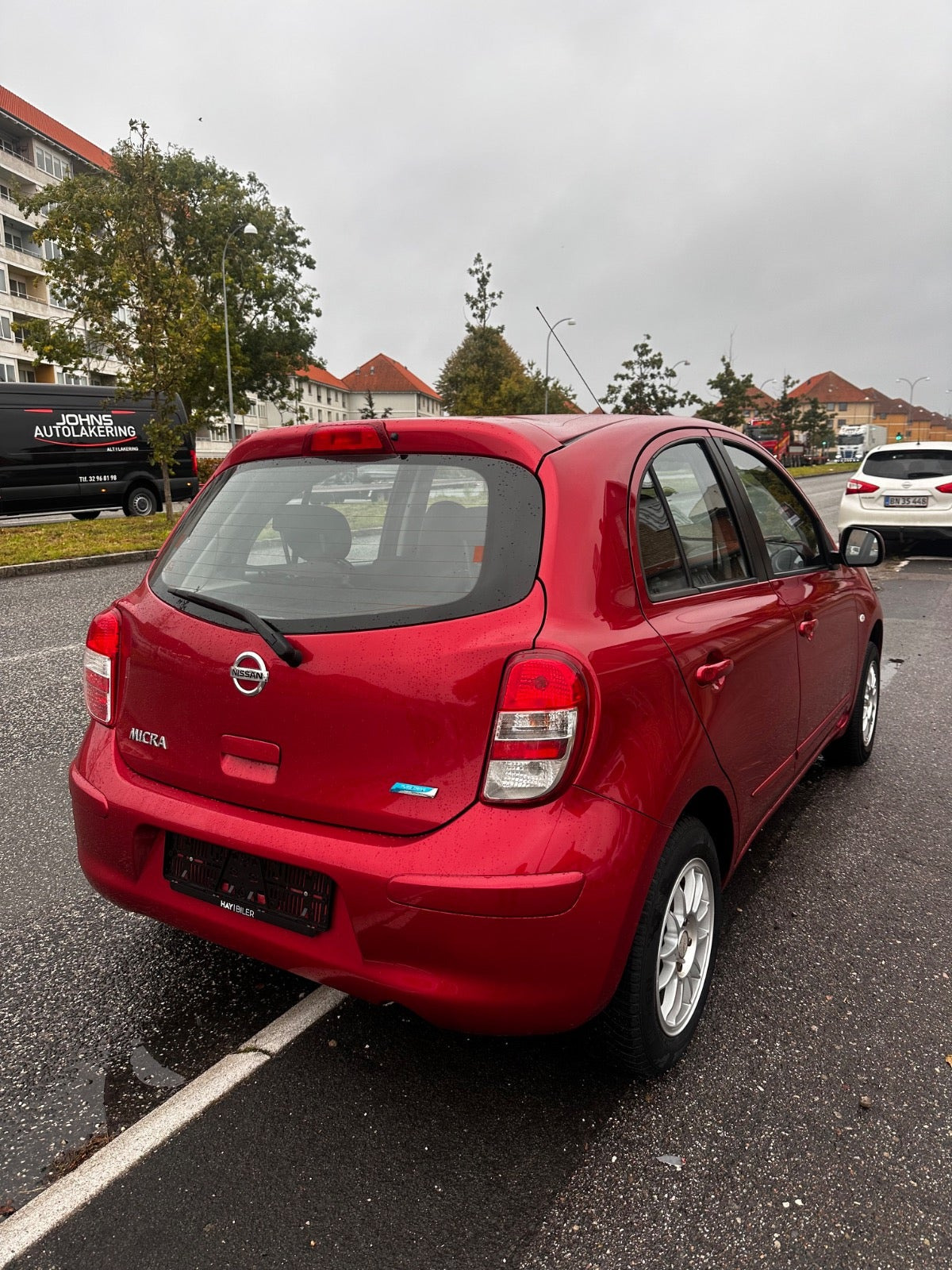 Rød Nissan Micra fra 2011