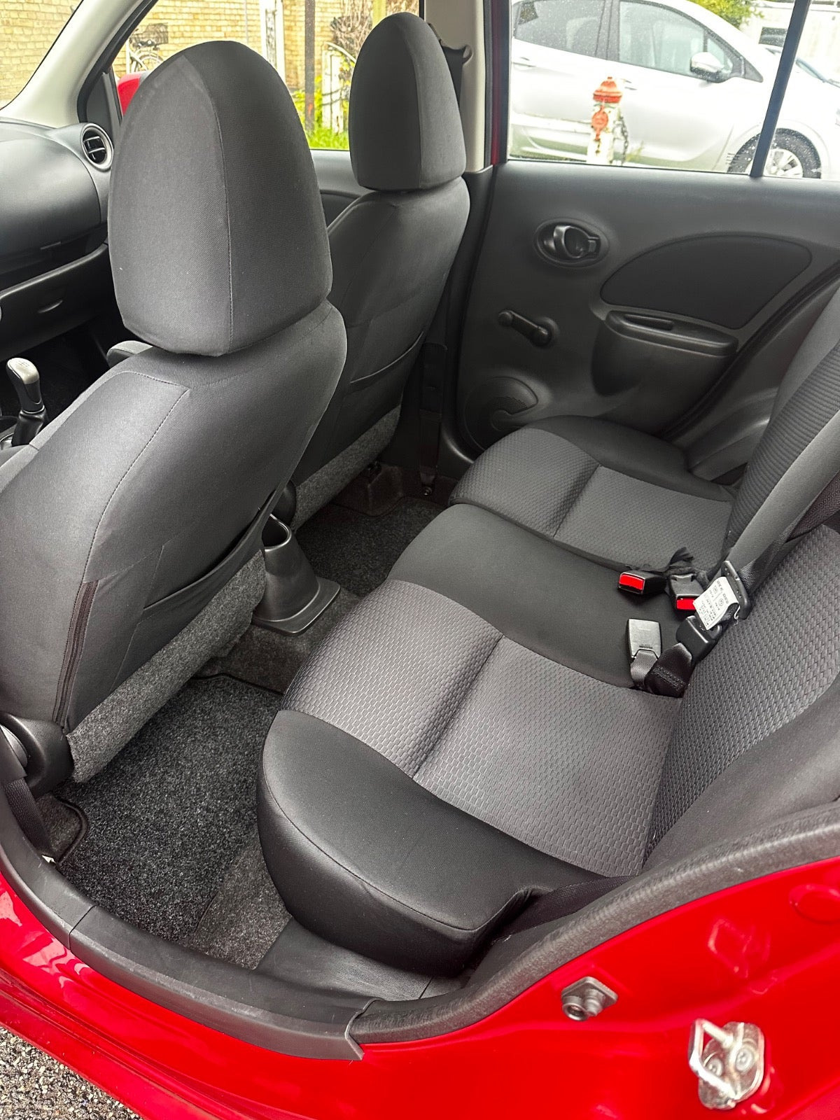 Rød Nissan Micra fra 2011