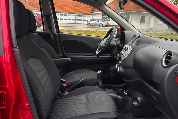 Rød Nissan Micra fra 2011