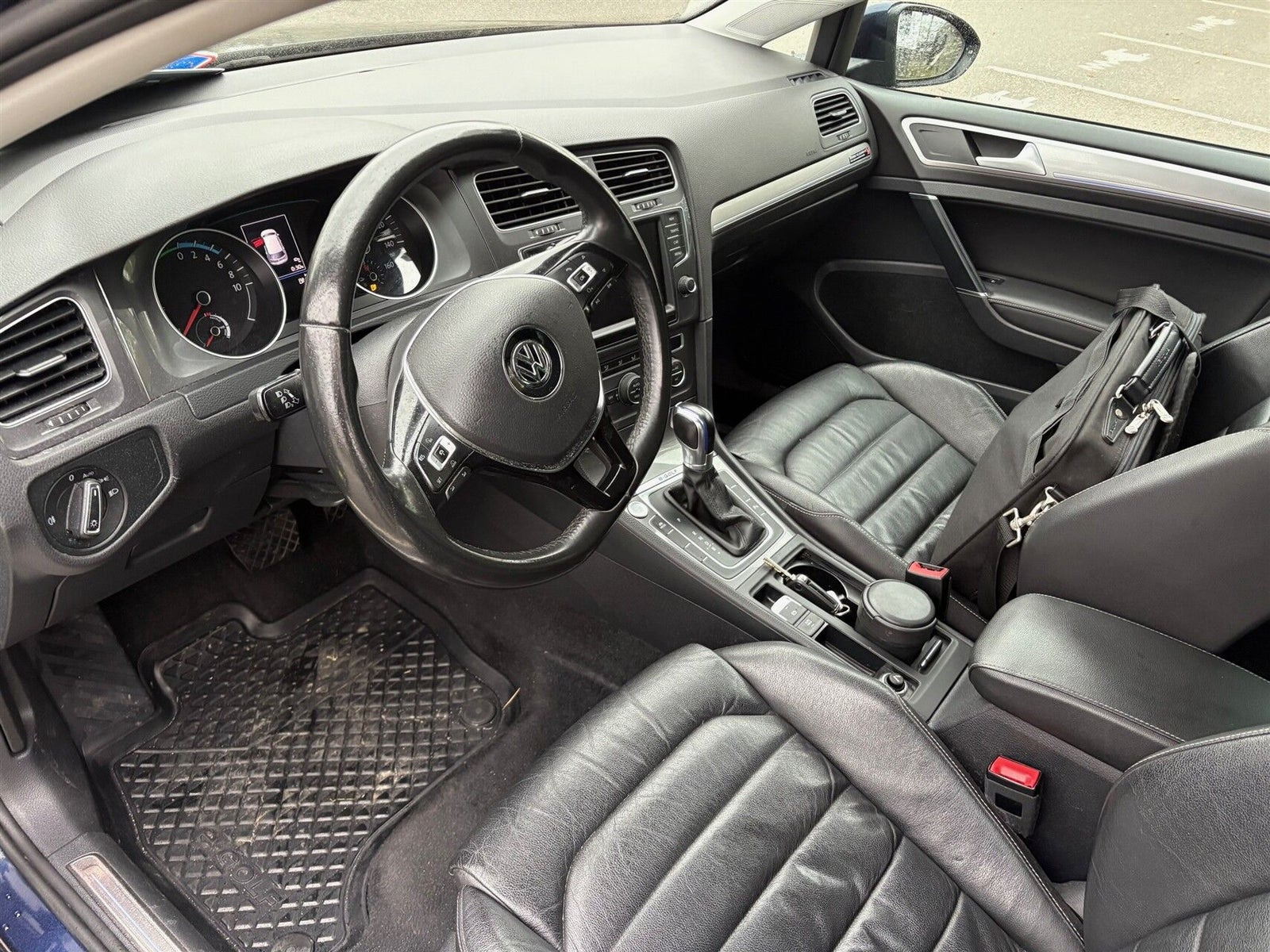 Blå VW e-Golf VII fra 2016